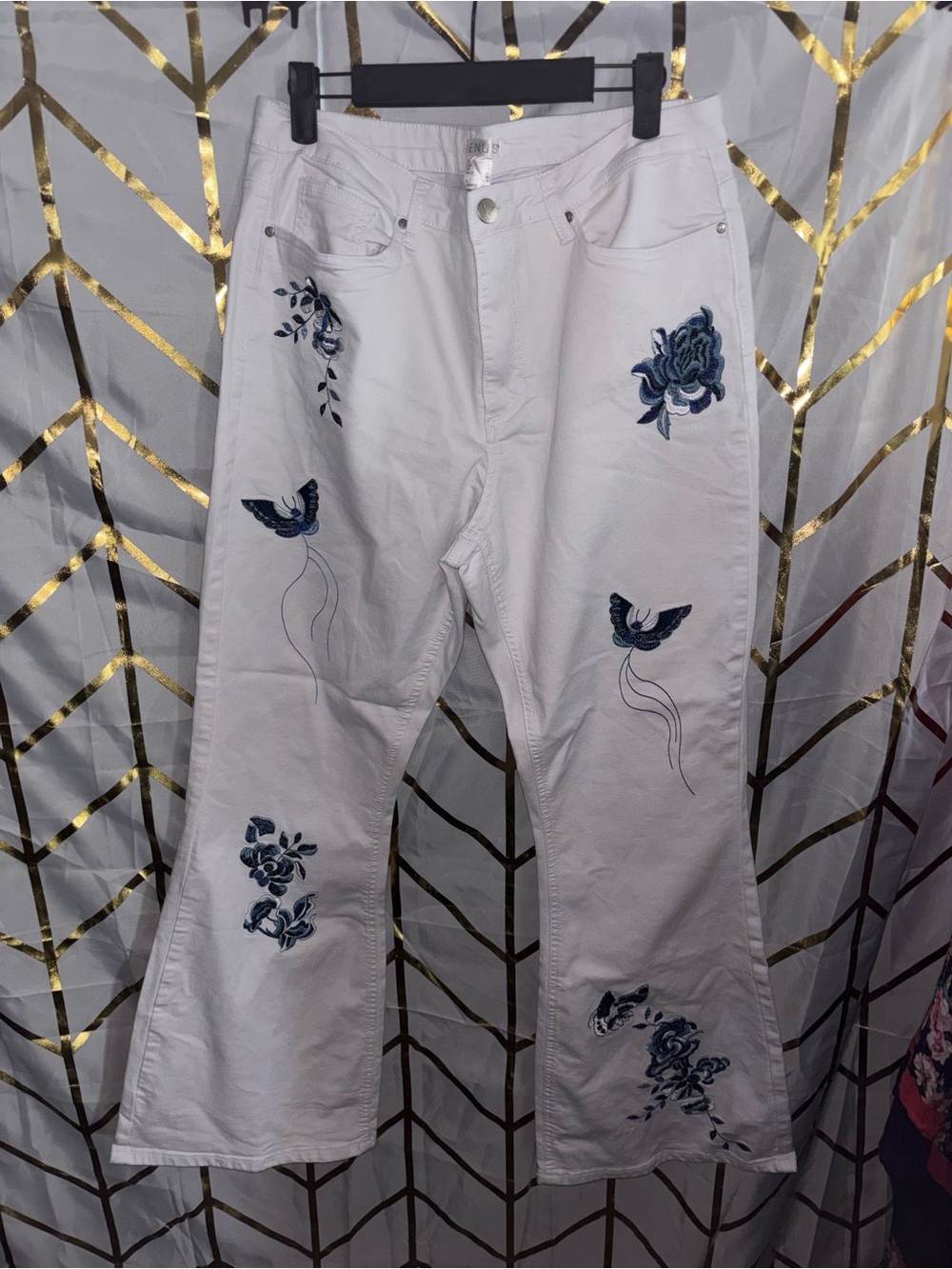 VENUS White High-Rise Button Front Jeans - Picture 4 of 10